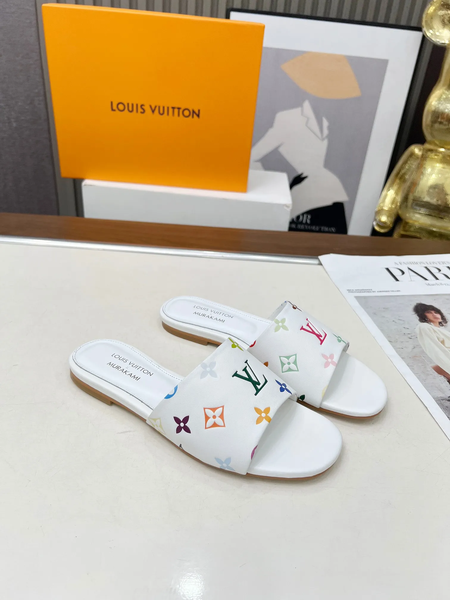 💕💕Factory direct selling price p380💕💕Vuiton’s latest 2025 spring and summer style. This sandal is from the Louis Vuitton The dotted LV logo on the upper brings a different visual feast to the hot summer. Color: coffee, white, black. Size: 35 to 40 (4142 can be customized, non-returnable and non-exchangeable) (leather sole can be customized +30 non-returnable and non-exchangeable)